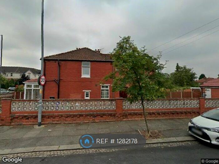4 Bedroom Semi-Detached House To Rent In Parrs Wood Road, Manchester M20