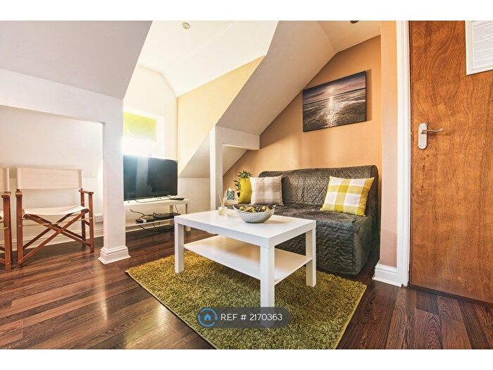 1 Bedroom Flat To Rent In Elford Grove, Leeds, LS8