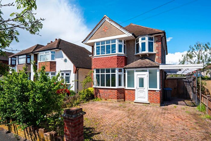 3 Bedroom Detached House For Sale In Van Dyck Avenue, New Malden, Surrey, KT3