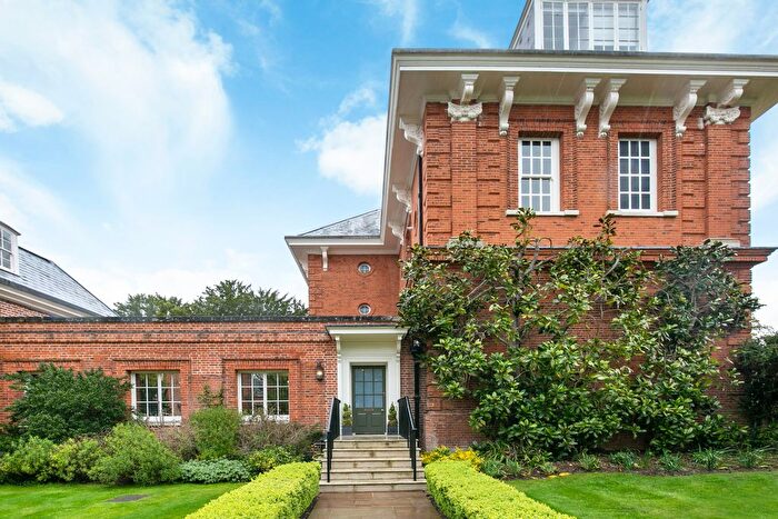 2 Bedroom Flat To Rent In The Mansion, Balls Park, Hertford, SG13