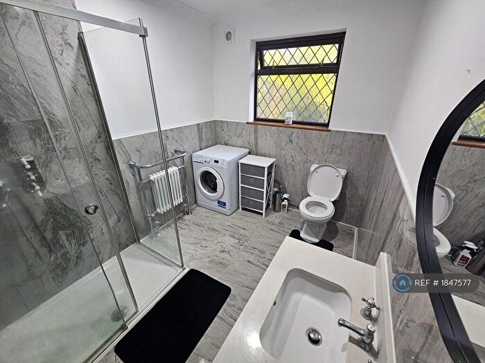 2 Bedroom Flat To Rent In Carter Drive, Romford, RM5