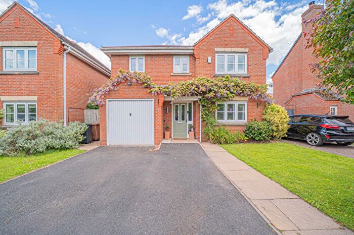 4 Bedroom Detached House For Sale In Huggins Close, Balsall Common, CV7