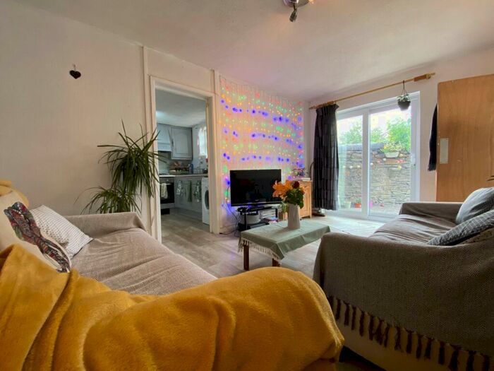 4 Bedroom End Of Terrace House To Rent In Alexander Street, Cathays, CF24