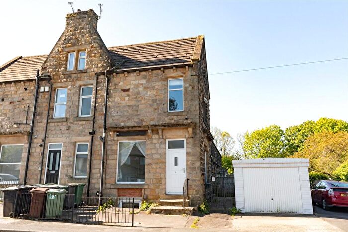 4 Bedroom End Of Terrace House For Sale In Dibb Lane, Yeadon, Leeds, West Yorkshire, LS19