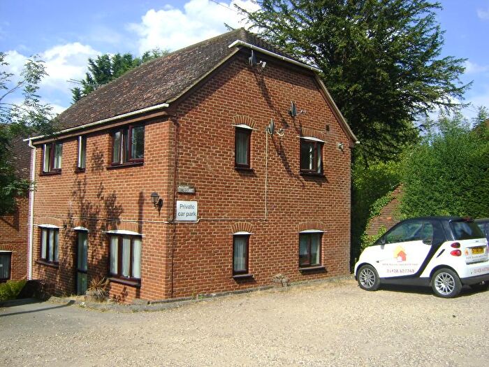 2 Bedroom Flat To Rent In Lower Street, Haslemere, GU27