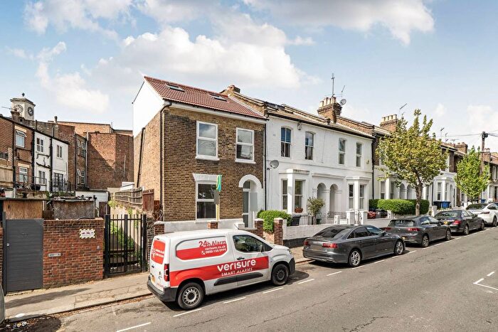 4 Bedroom End Of Terrace House For Sale In Grove Road, Acton, London, W3