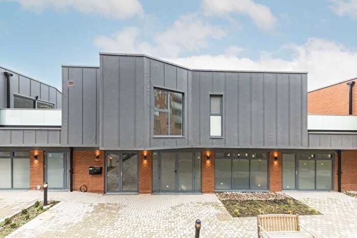 1 Bedroom Flat To Rent In East Road, Wimbledon, SW19