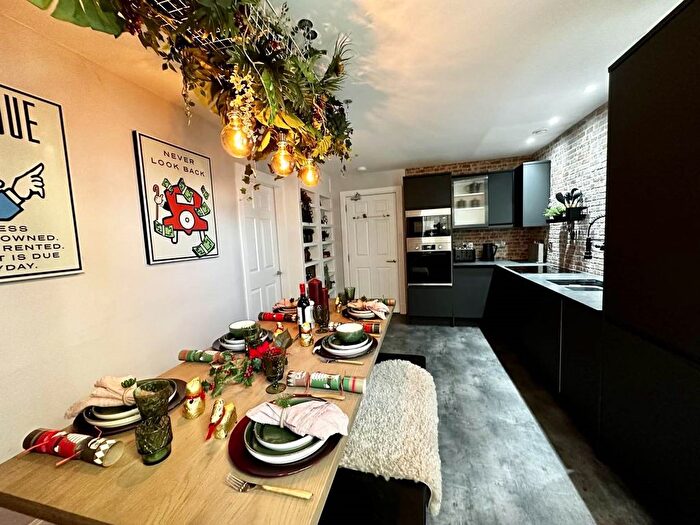 3 Bedroom Flat To Rent In Mid Road, Dundee, DD3