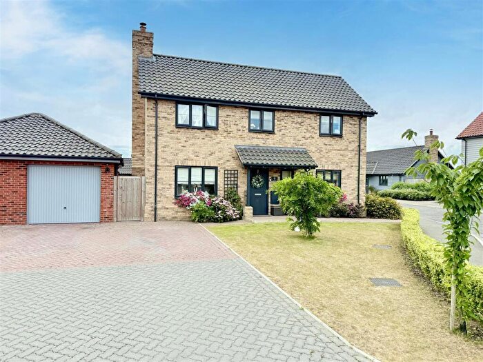 3 Bedroom Detached House For Sale In Crown Meadow, Stowupland, IP14