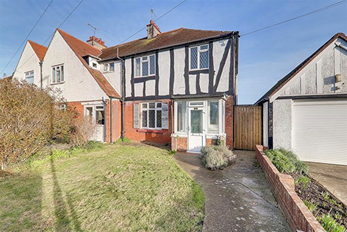 3 Bedroom End Terrace House For Sale In Beaumont Road, Broadwater, Worthing, BN14