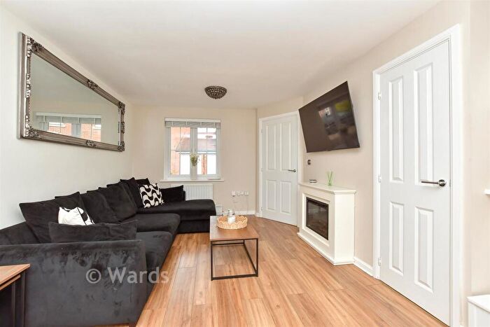3 Bedroom End Of Terrace House For Sale In Clifford Crescent, Sittingbourne, Kent, ME10