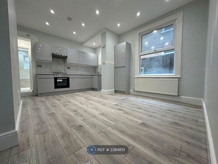3 Bedroom Maisonette To Rent In Blegborough Road, London, SW16