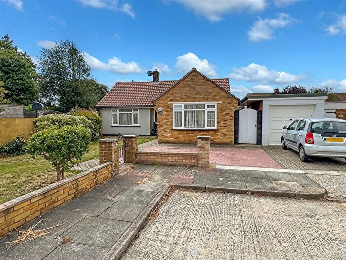 2 Bedroom Detached Bungalow For Sale In Oakcroft Gardens, Littlehampton, BN17