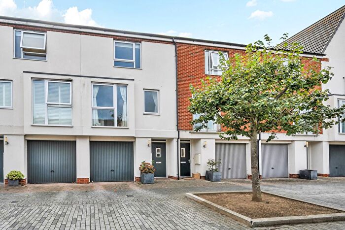 3 Bedroom Terraced House For Sale In Alcock Crescent, Crayford, Dartford, DA1