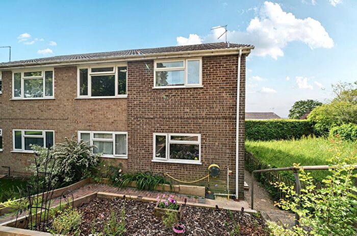 2 Bedroom Maisonette For Sale In Lime Grove, Alton, Hampshire, GU34