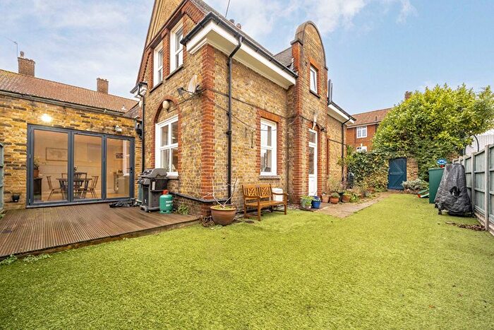 3 Bedroom Property For Sale In Garratt Lane, Tooting, SW17