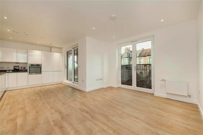 2 Bedroom Flat To Rent In Smithies Court, London, N16