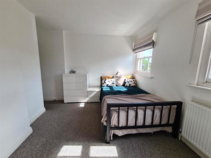 1 Bedroom House To Rent In Rooms Available At Pakenham Close, Cambridge, CB4
