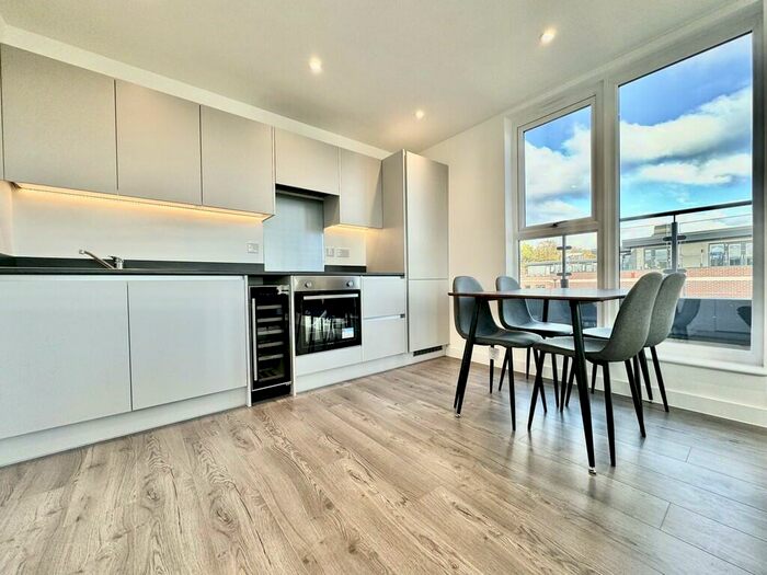 3 Bedroom Apartment To Rent In Alexandra Park, Willow Road, LS4