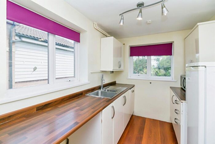 4 Bedroom Detached House For Sale In Brookfield Avenue, Barry, CF63