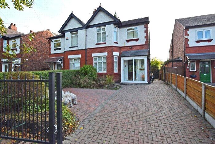 4 Bedroom Semi-Detached House To Rent In Parrswood Road, Didsbury, Greater Manchester, M20