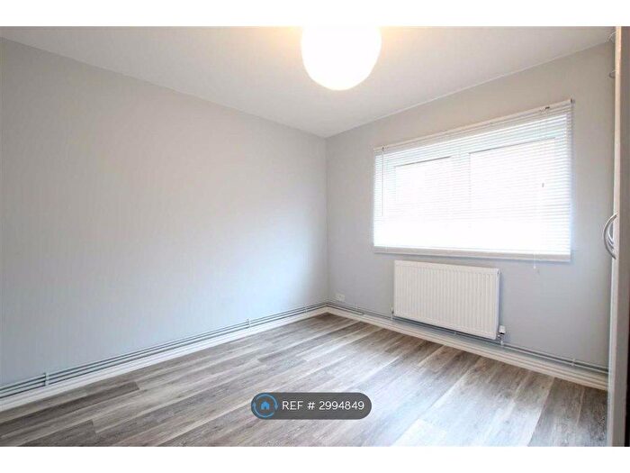 2 Bedroom Flat To Rent In London Terrace, London, E2