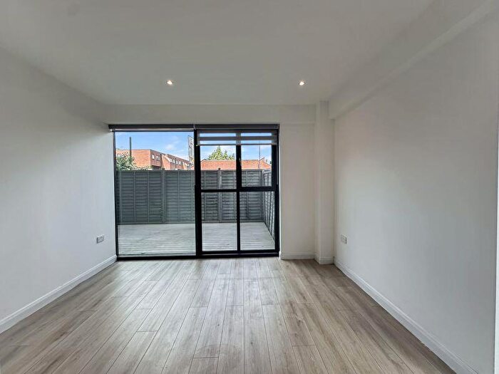2 Bedroom Flat To Rent In Chesterfield House, Bath Road, Slough, SL1