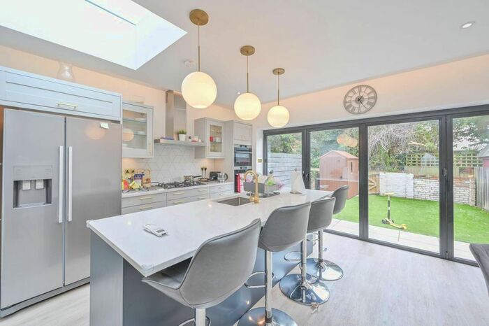 4 Bedroom Terraced House To Rent In Drayton Gardens, West Ealing, London, W13