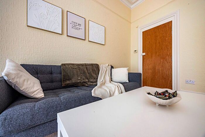 1 Bedroom Flat To Rent In Zulla Road, Nottingham, NG3