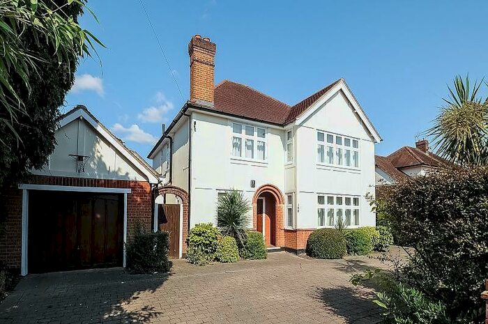4 Bedroom Detached House To Rent In West Grove, Hersham, Walton-On-Thames, KT12