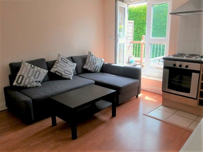 Studio To Rent In Hornsey Road, Archway, N19