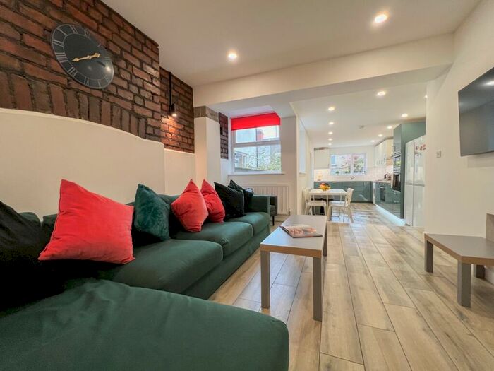 6 Bedroom Terraced House To Rent In Malefant Street, Cathays, CF24