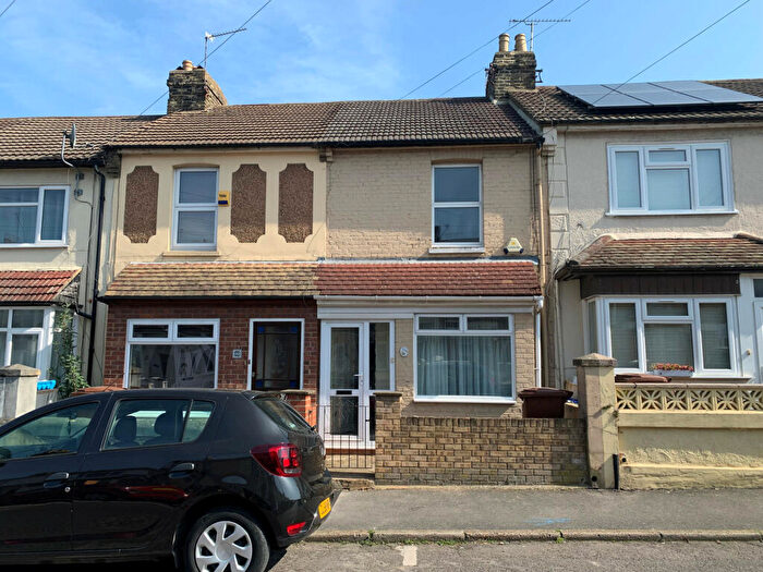3 Bedroom Terraced House To Rent In Milton Road, Gillingham, Kent, ME7