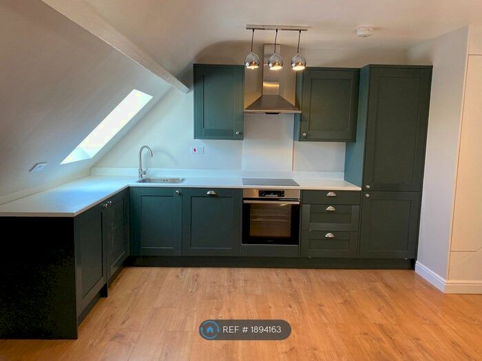 1 Bedroom Flat To Rent In London Road, Redhill, RH1