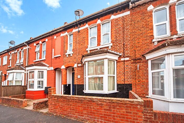 3 Bedroom Terraced House For Sale In Milton Road, Polygon, Southampton, Hampshire, SO15