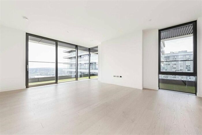 2 Bedroom Flat To Rent In Bagshaw Building, Wardian London, E14