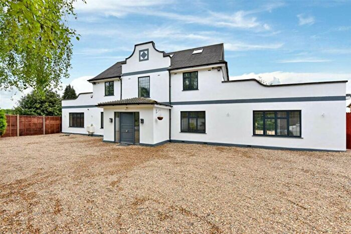 6 Bedroom Detached House To Rent In Slough Road, Iver, Buckinghamshire, SL0