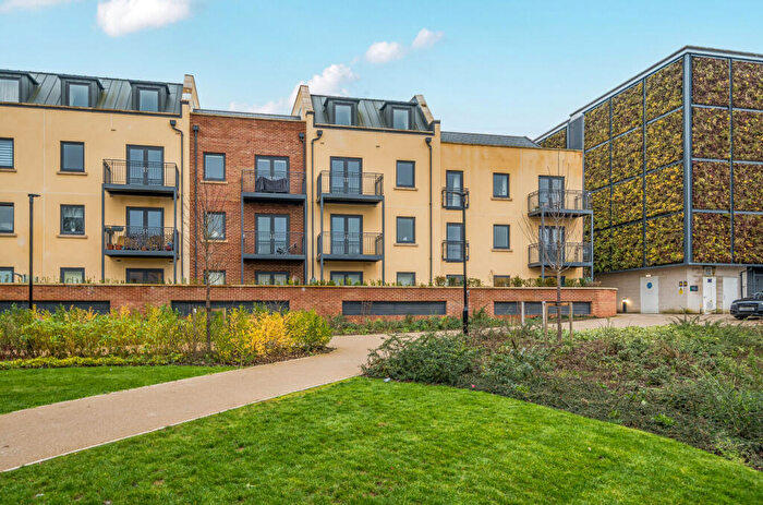 2 Bedroom Flat To Rent In Nightingale Walk, Farnham, Hampshire, GU9