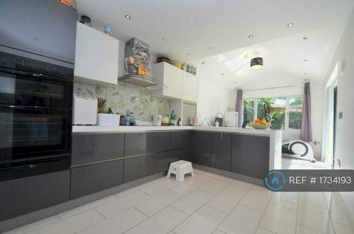 4 Bedroom Detached House To Rent In Novello Croft, Old Farm Park, Milton Keynes, MK7