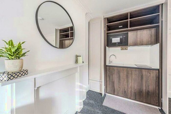 Apartment To Rent In Gloucester Crescent, Camden, London, NW1
