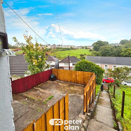 3 Bedroom Property To Rent In Giants Grave Road, Neath, SA11