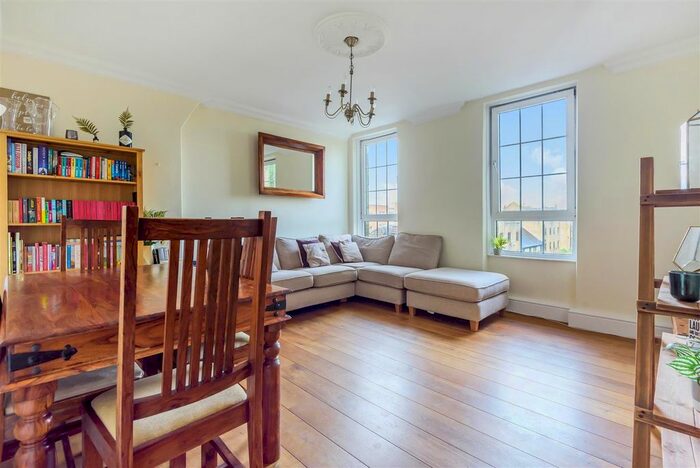 3 Bedroom Flat To Rent In Swan Road, Rotherhithe, SE16