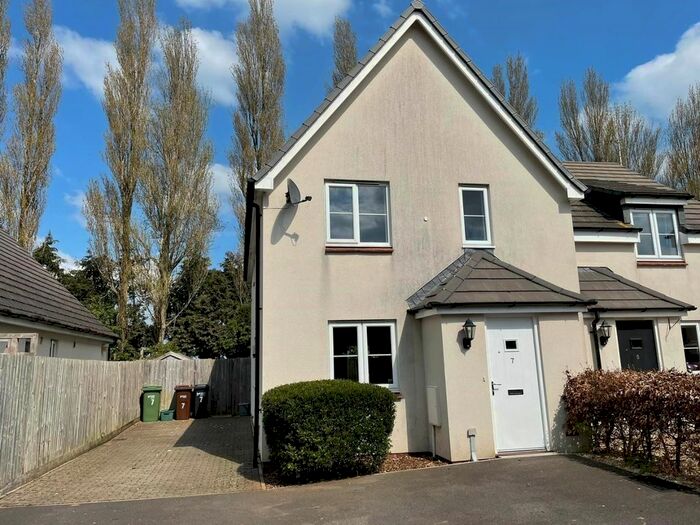 3 Bedroom Semi-Detached House To Rent In Strawberry Field, Cam, GL11