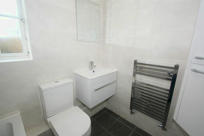 2 Bedroom Flat To Rent In Chester Close, Chafford Hundred, Grays, RM16