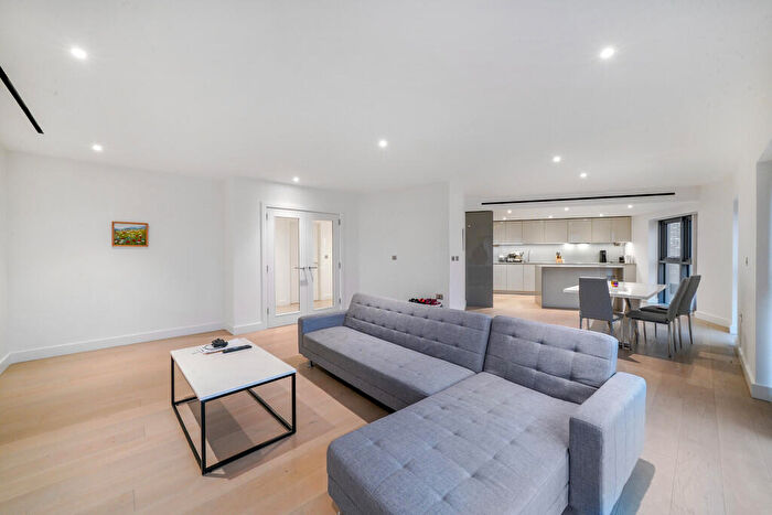 3 Bedroom Penthouse For Sale In Aerodrome Road, London, NW9