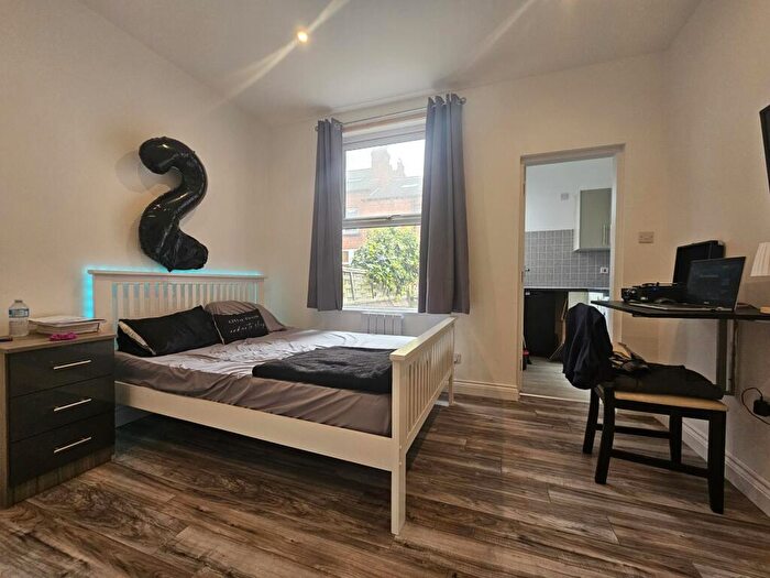 1 Bedroom House To Rent In Estcourt Terrace, Leeds, LS6