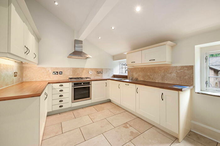 2 Bedroom Duplex For Sale In Matlock Green, Matlock, DE4