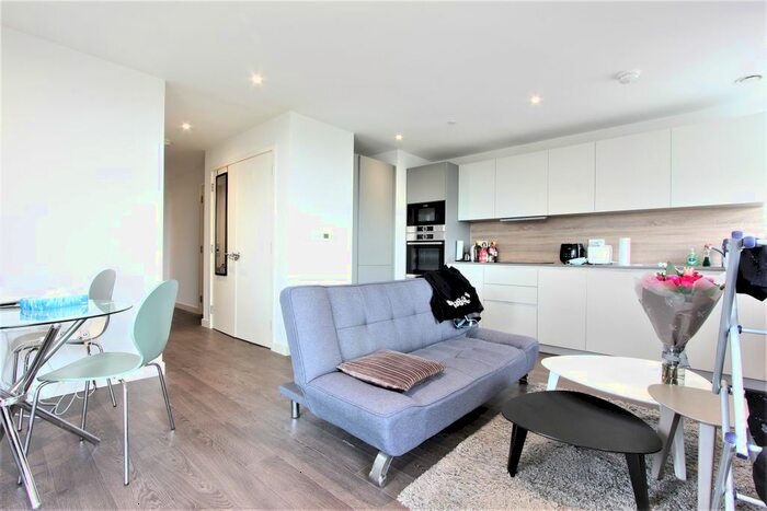 1 Bedroom Flat To Rent In Sandpiper Building, Newnton Close, London, N4