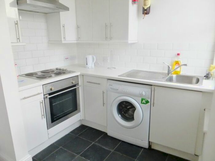 1 Bedroom Flat To Rent In Wellmeadow Road, Hither Green, London, SE13