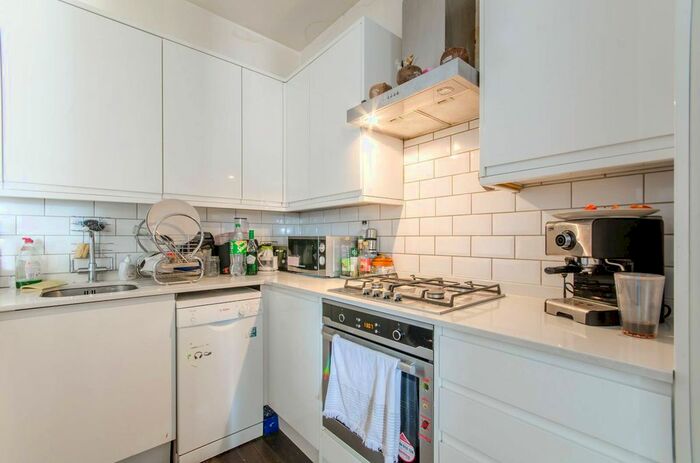 3 Bedroom Flat To Rent In Ballards Lane, North Finchley, London, N12
